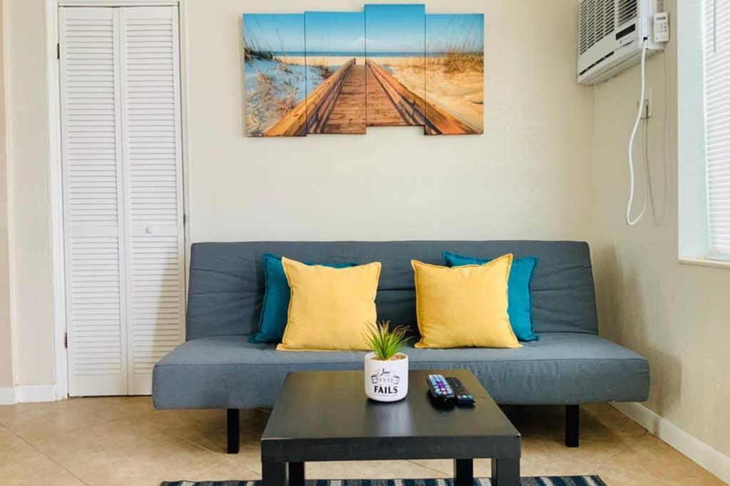 Hollywood Beach Apartments - Walk To The Beach Экстерьер фото