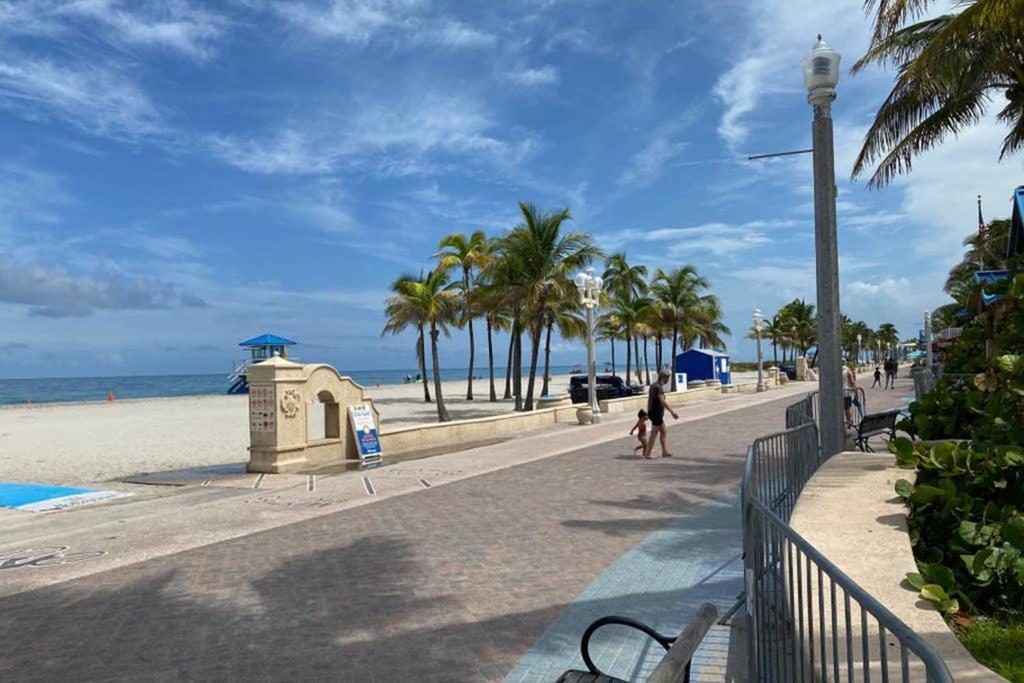 Hollywood Beach Apartments - Walk To The Beach Экстерьер фото